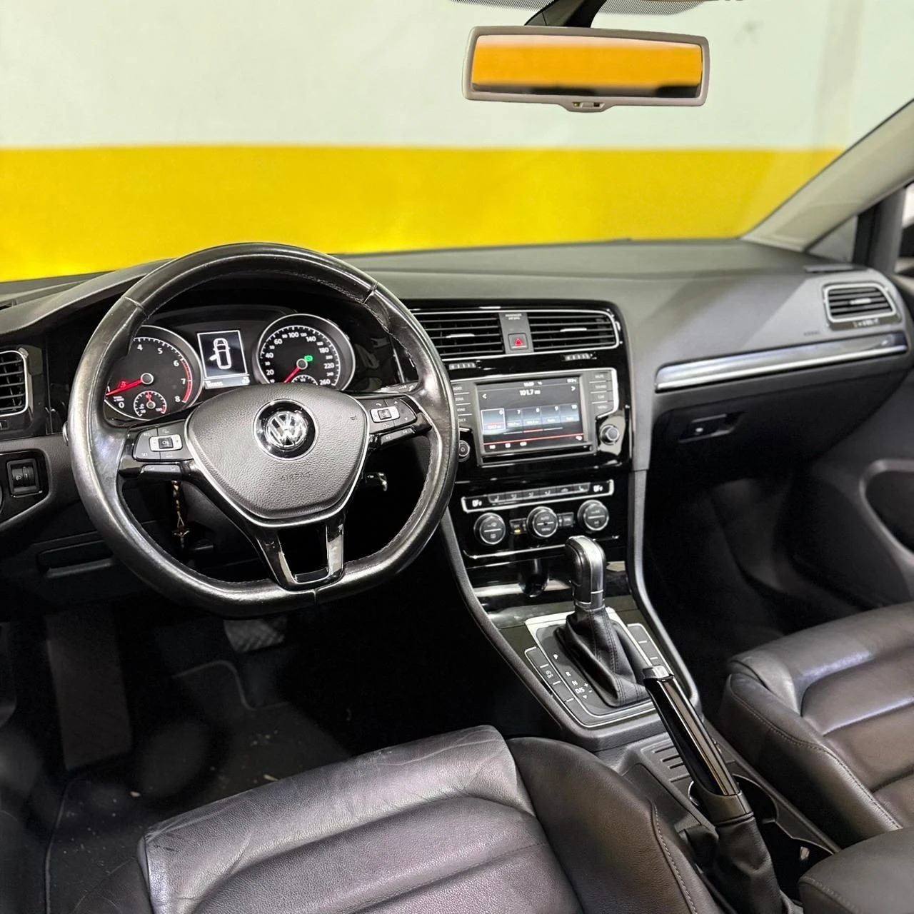 VOLKSWAGEN GOLF