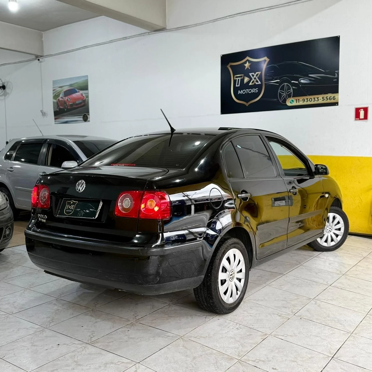 VOLKSWAGEN POLO SEDAN