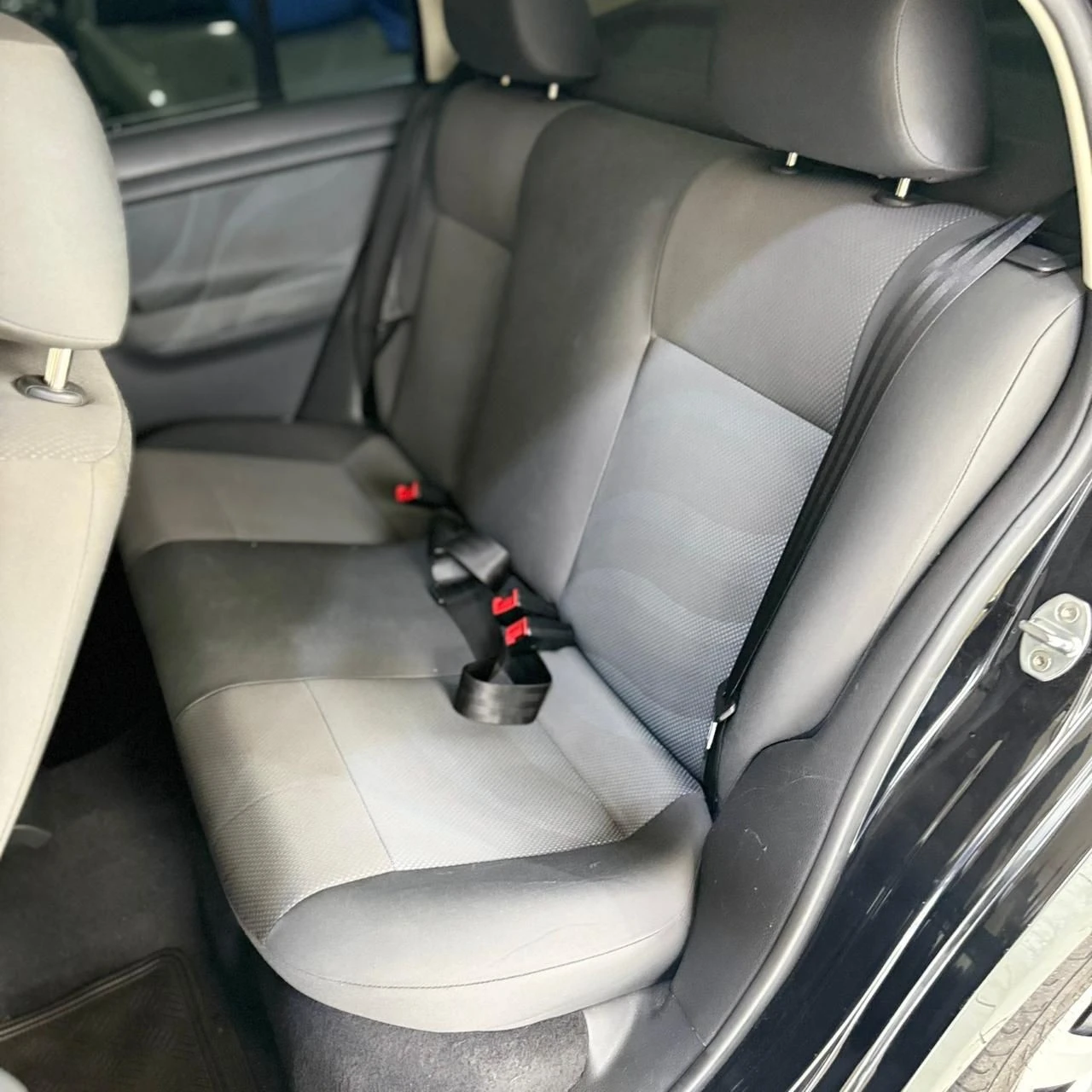 VOLKSWAGEN POLO SEDAN