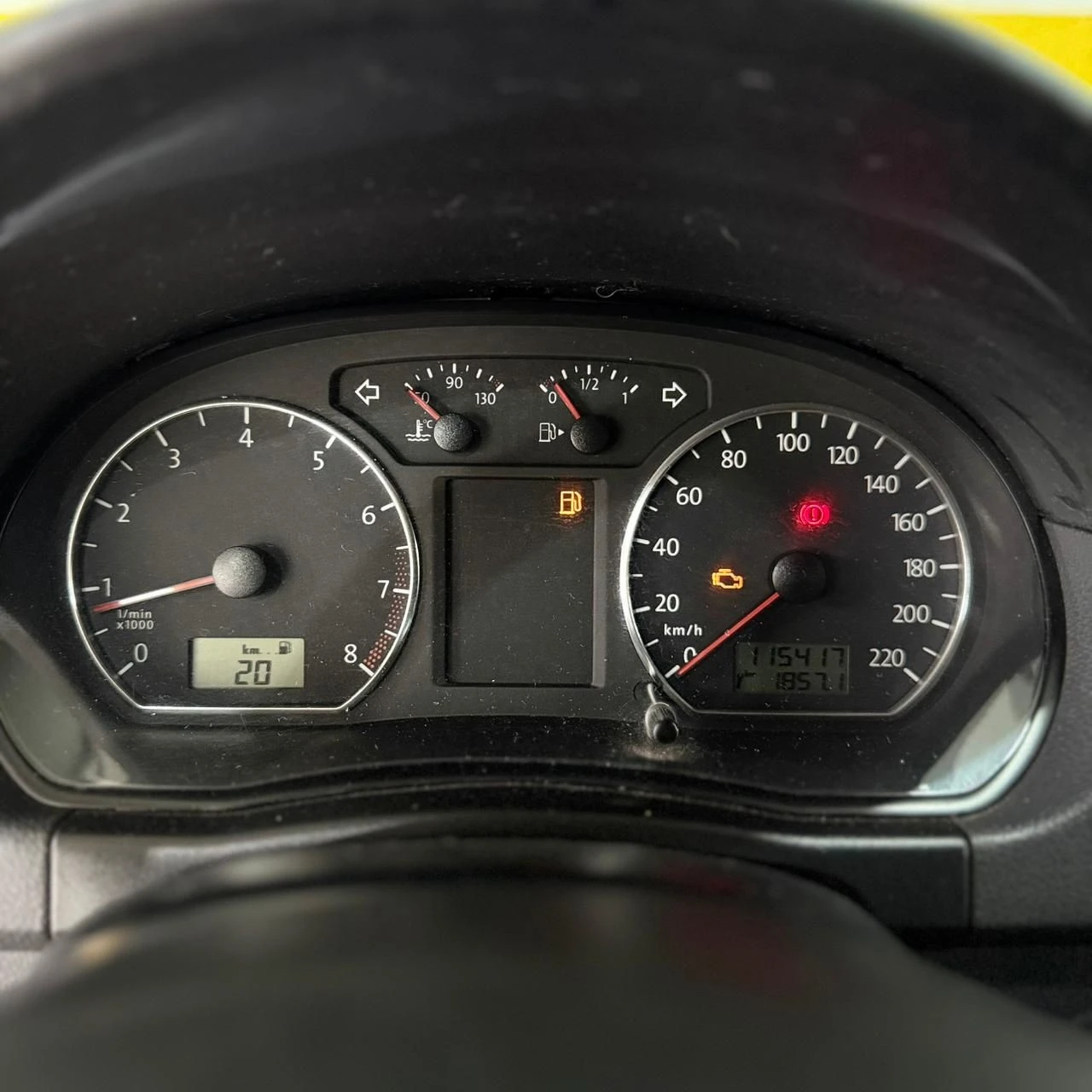 VOLKSWAGEN POLO SEDAN