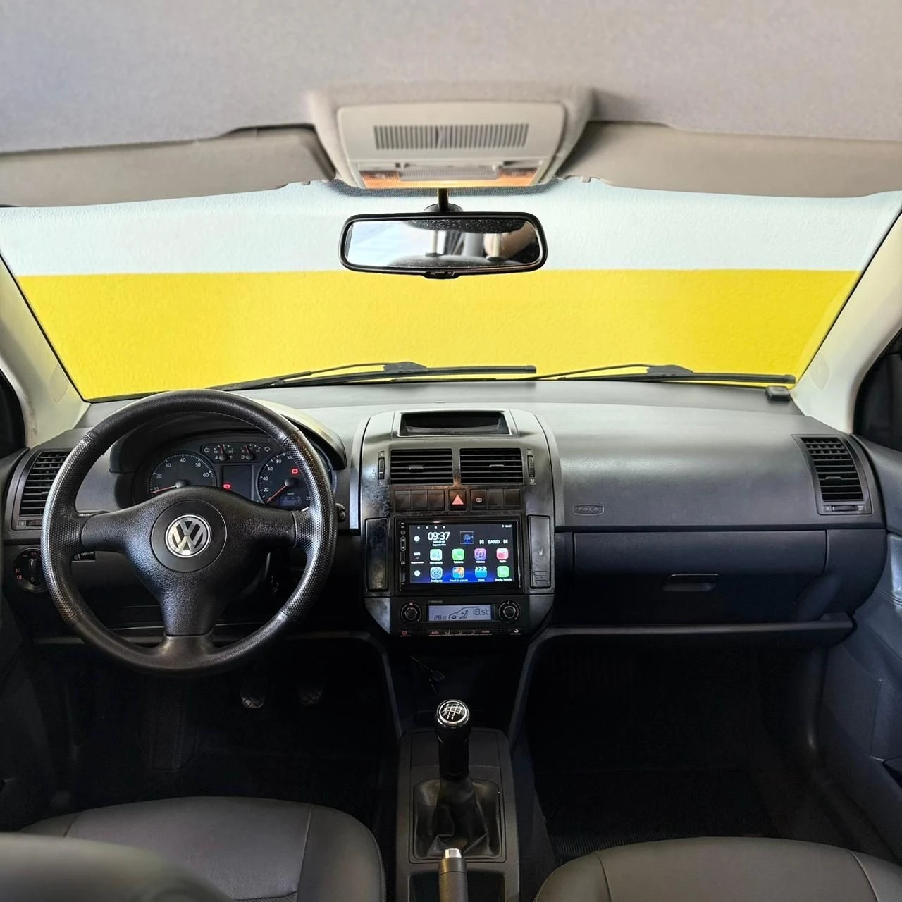 VOLKSWAGEN POLO SEDAN