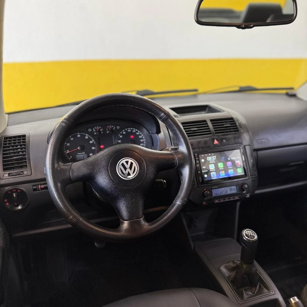 VOLKSWAGEN POLO SEDAN