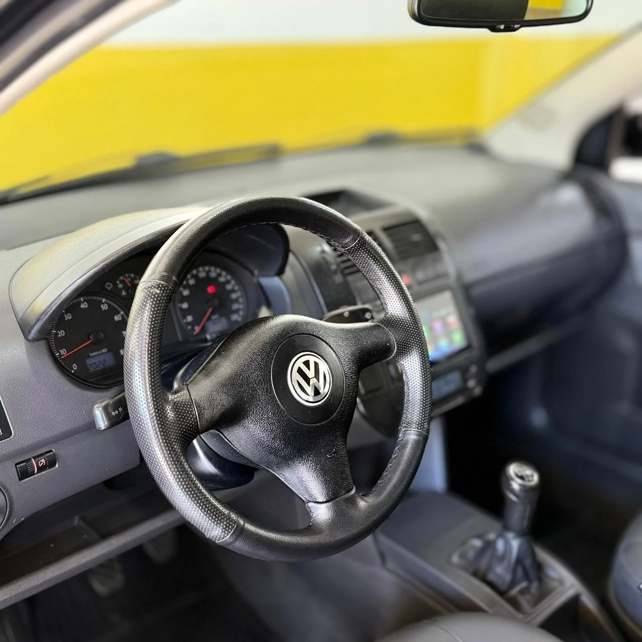 VOLKSWAGEN POLO SEDAN