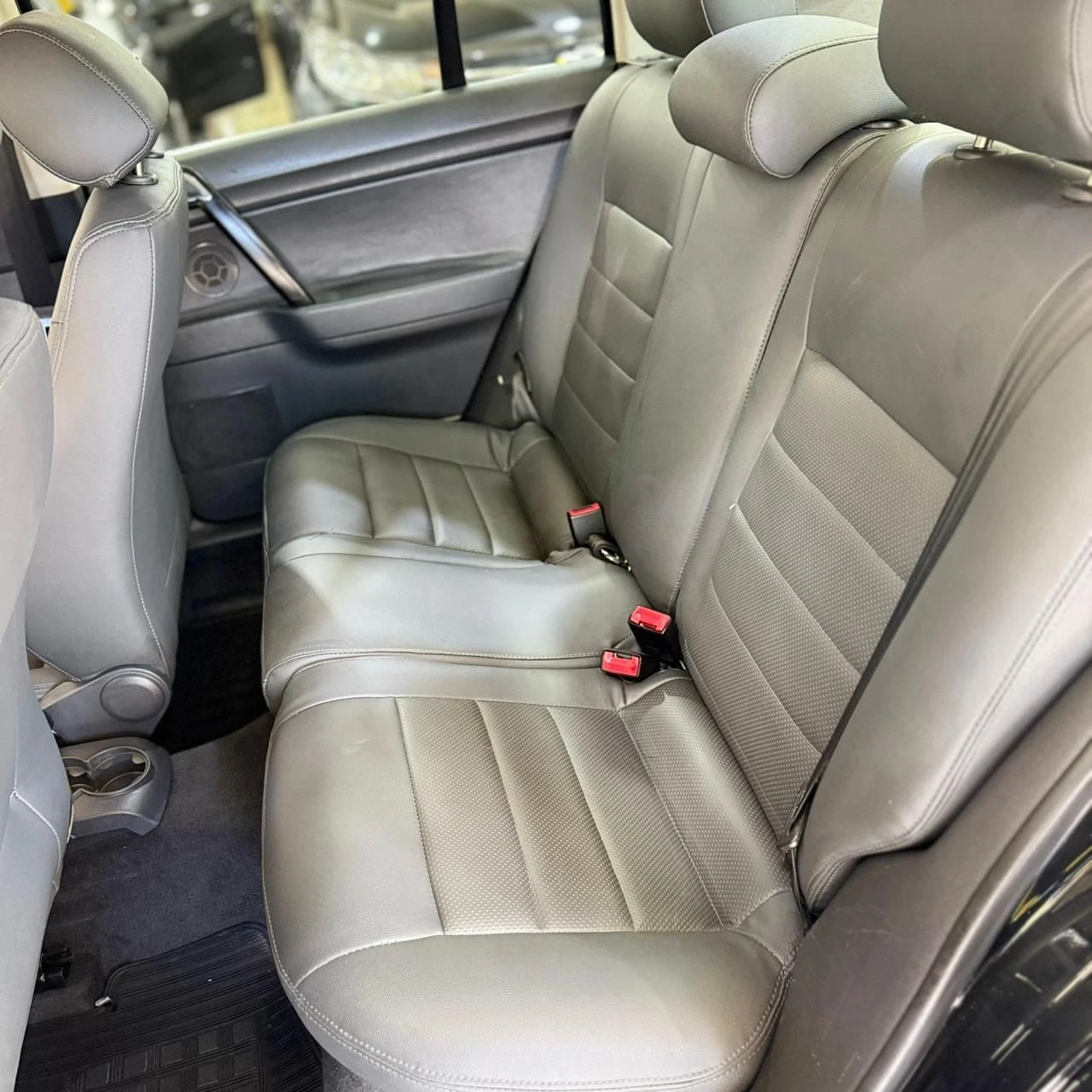 VOLKSWAGEN POLO SEDAN