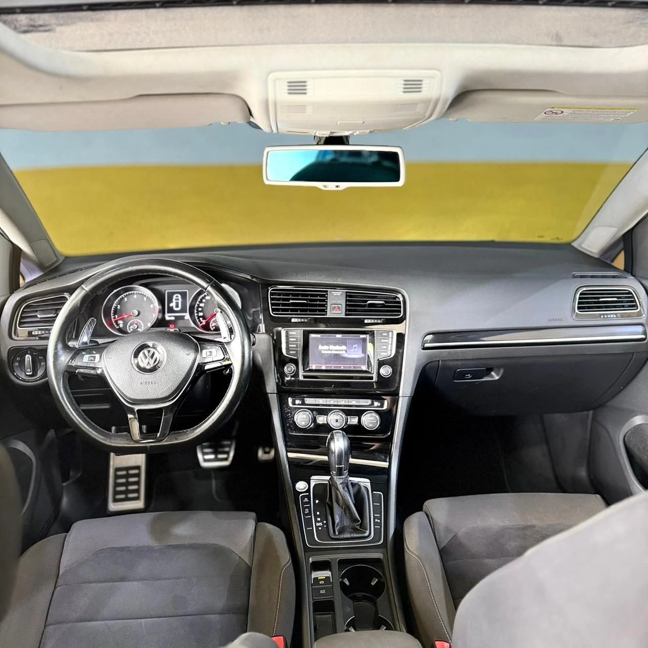 VOLKSWAGEN GOLF