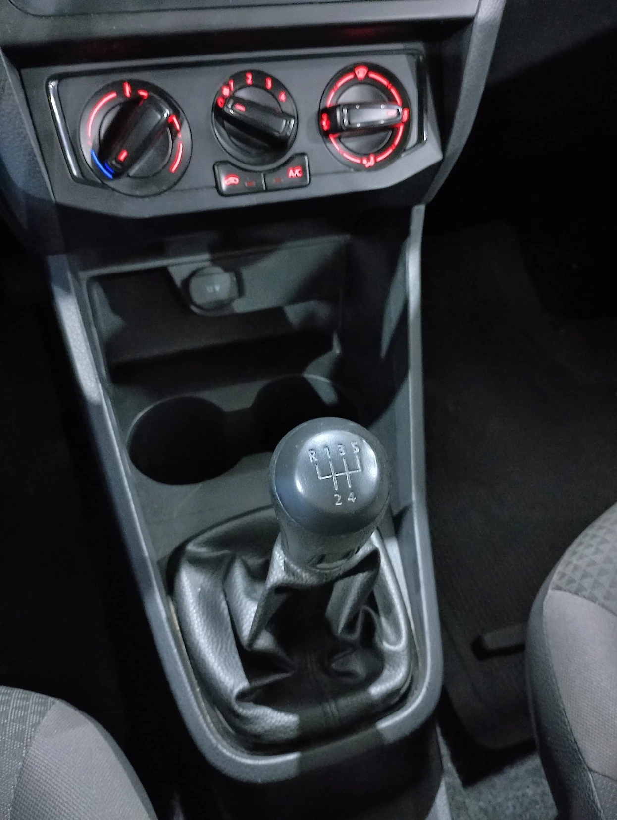 VOYAGE 1.0 12V MPI TOTALFLEX