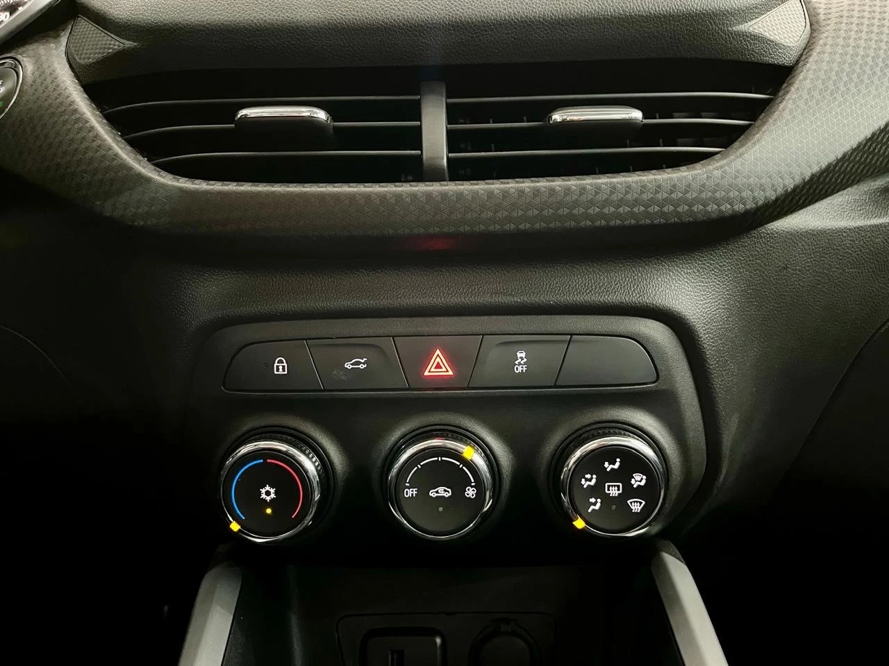 ONIX 1.0 TURBO PLUS LTZ