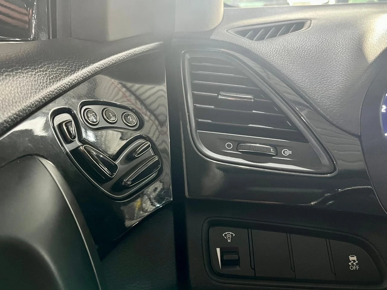 AZERA 3.0 MPFI GLS V6 24V