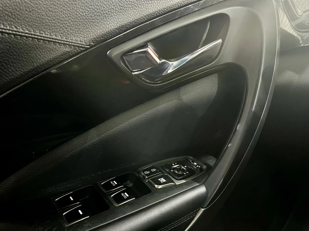 AZERA 3.0 MPFI GLS V6 24V