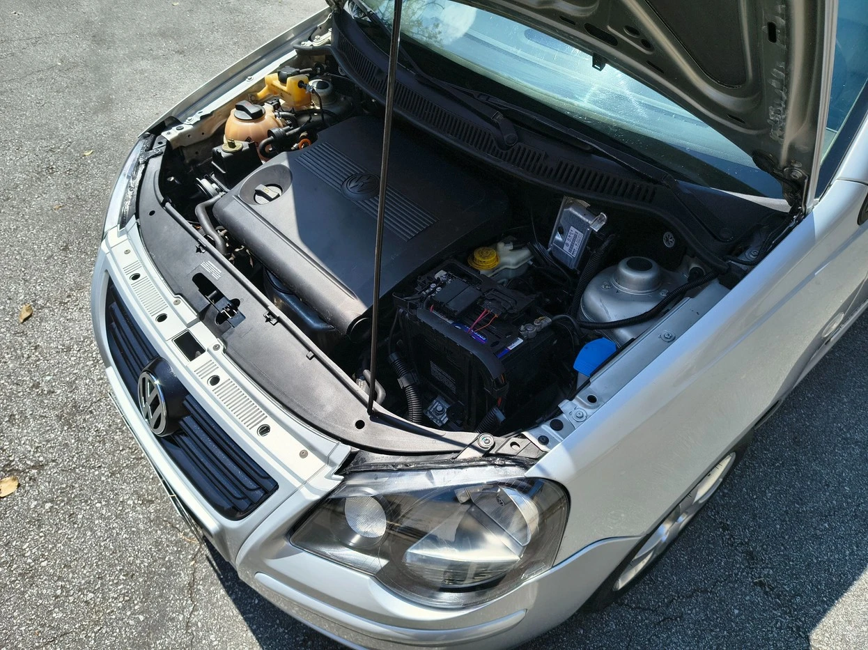 VOLKSWAGEN POLO