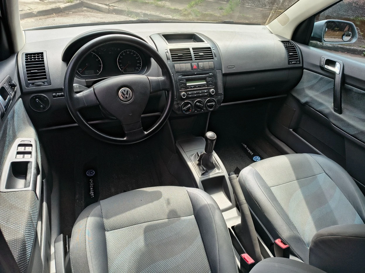 VOLKSWAGEN POLO