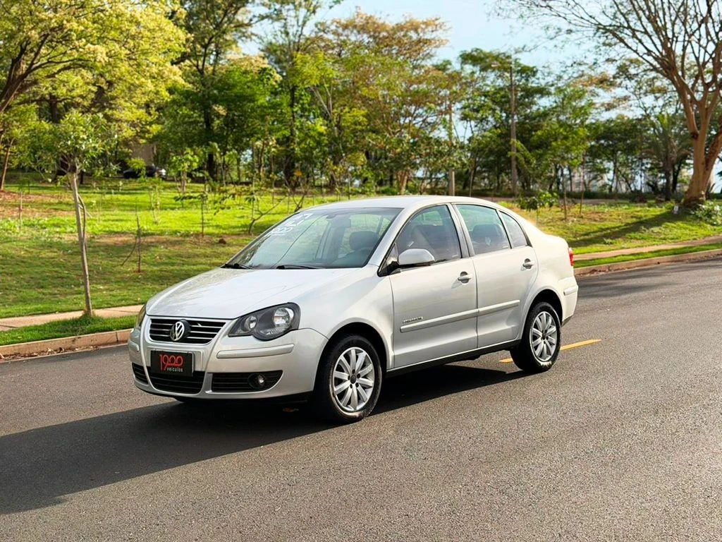 VOLKSWAGEN POLO SEDAN