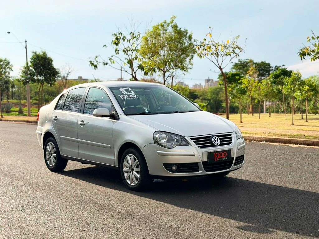 VOLKSWAGEN POLO SEDAN