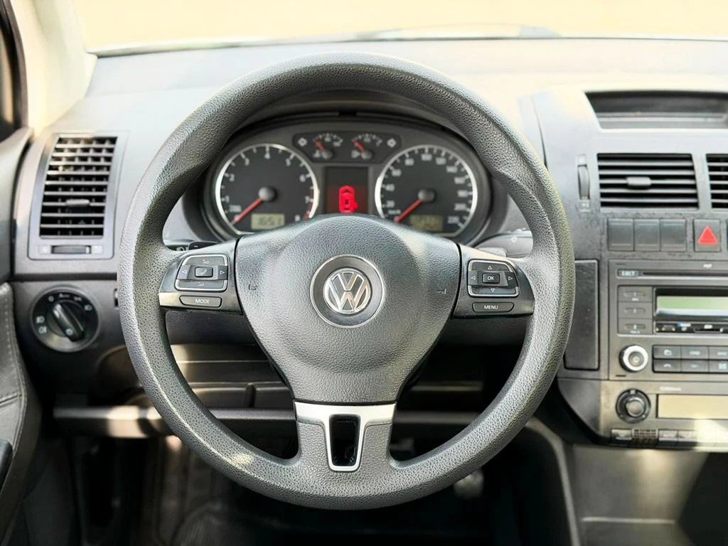 VOLKSWAGEN POLO SEDAN