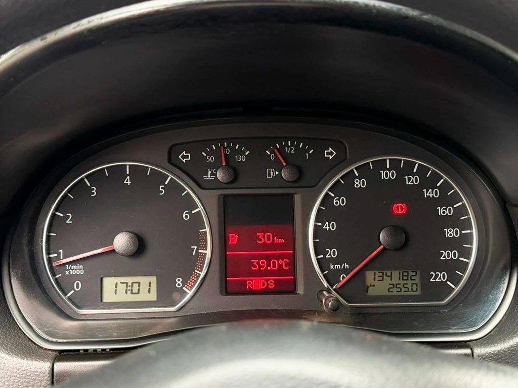 VOLKSWAGEN POLO SEDAN