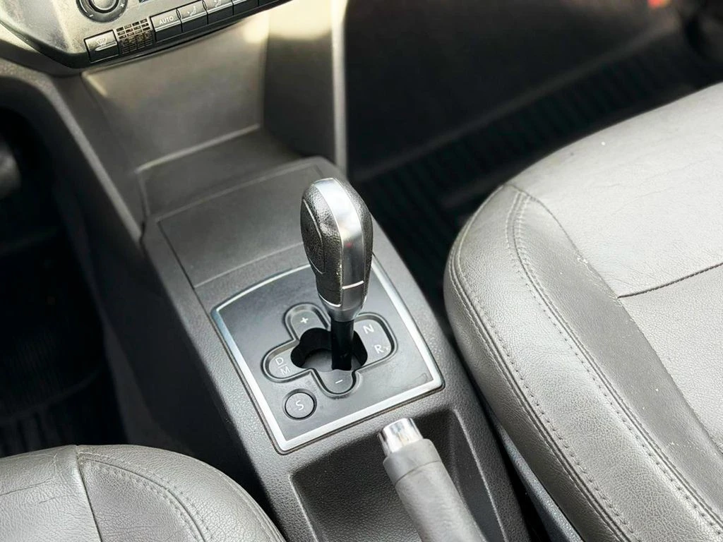 VOLKSWAGEN POLO SEDAN