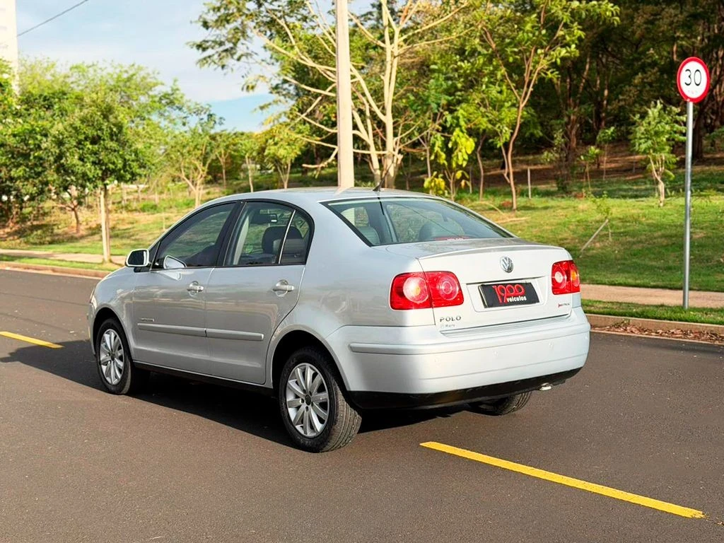VOLKSWAGEN POLO SEDAN