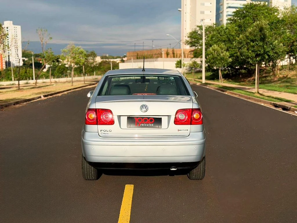 VOLKSWAGEN POLO SEDAN