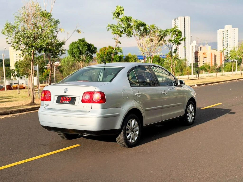 VOLKSWAGEN POLO SEDAN