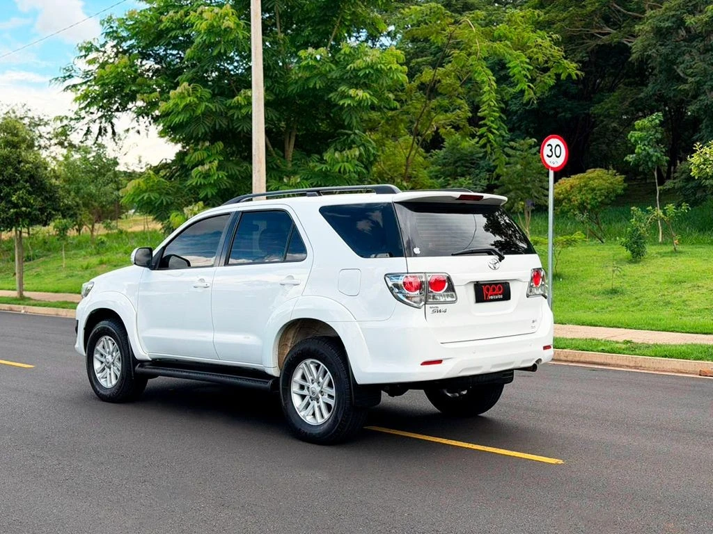 TOYOTA HILUX SW4