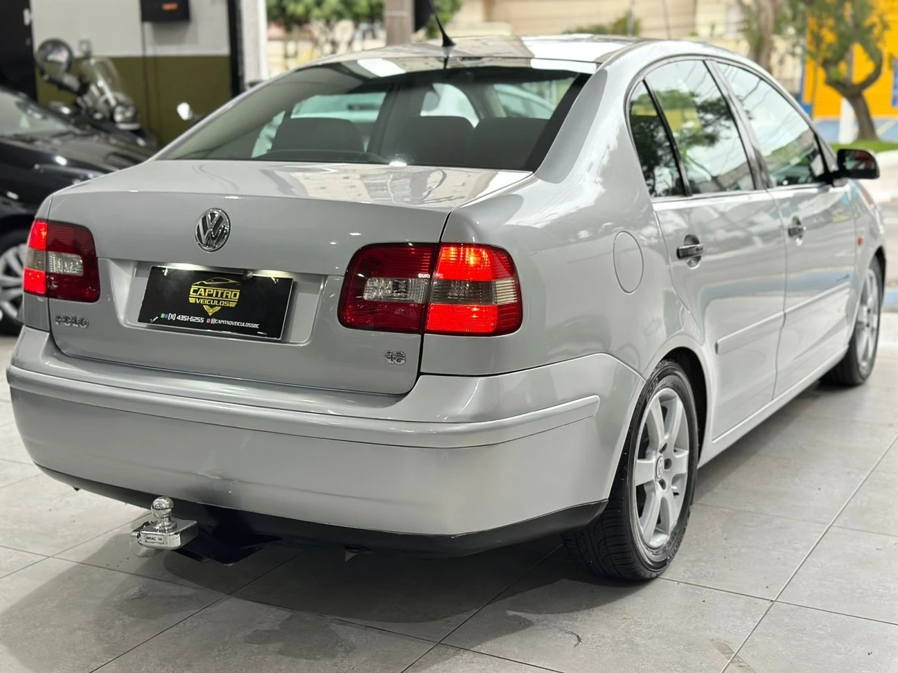 VOLKSWAGEN POLO SEDAN