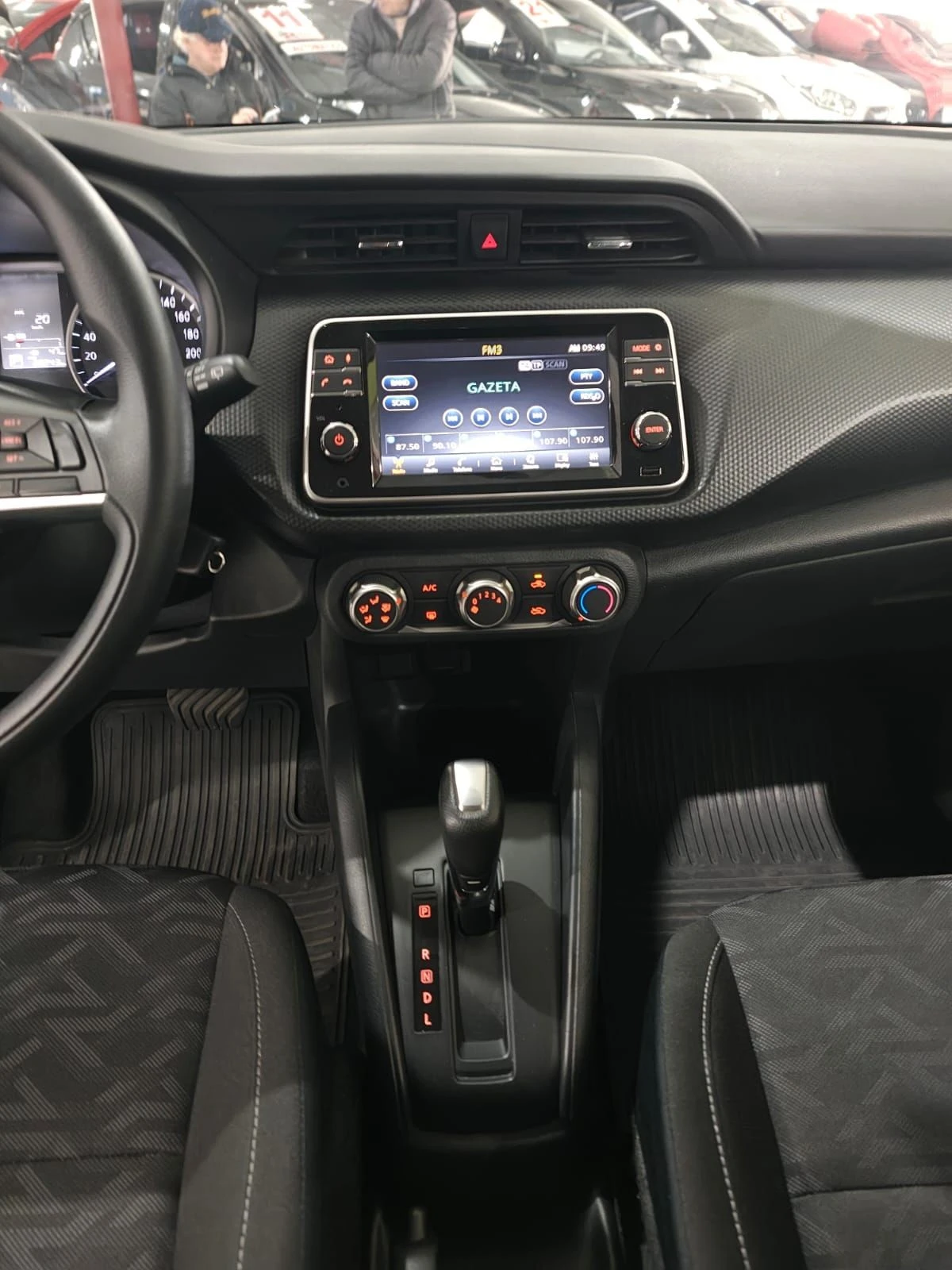 NISSAN KICKS