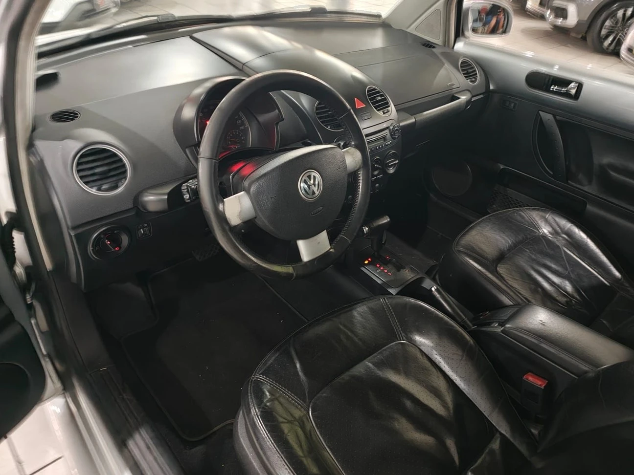 VOLKSWAGEN NEW BEETLE