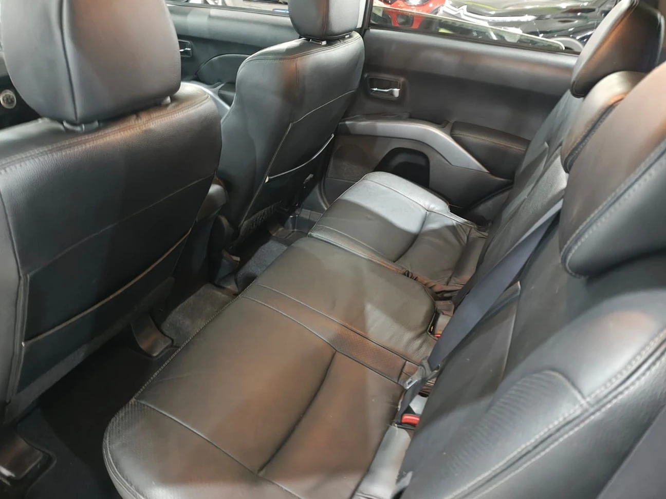 MITSUBISHI OUTLANDER