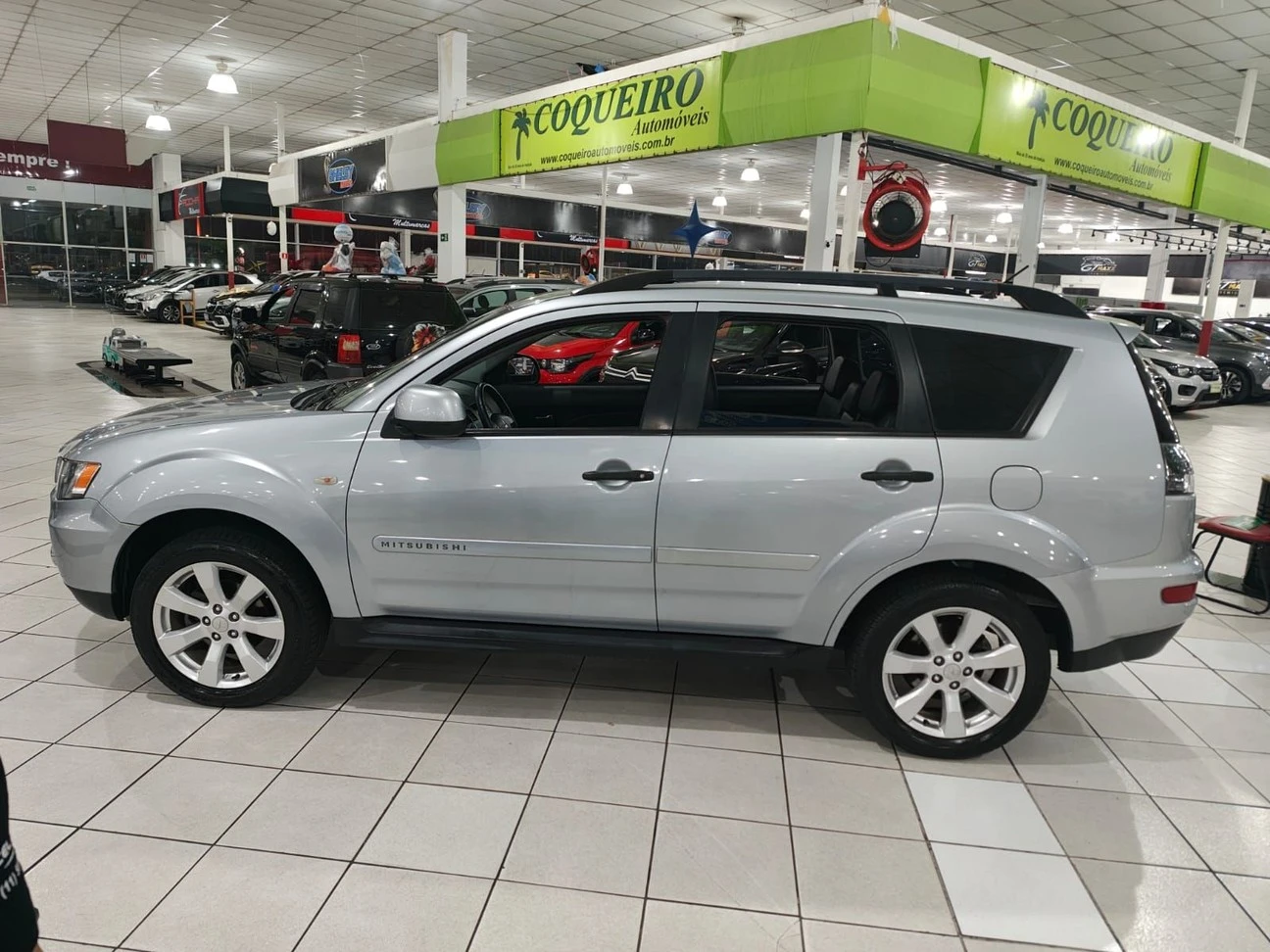 MITSUBISHI OUTLANDER