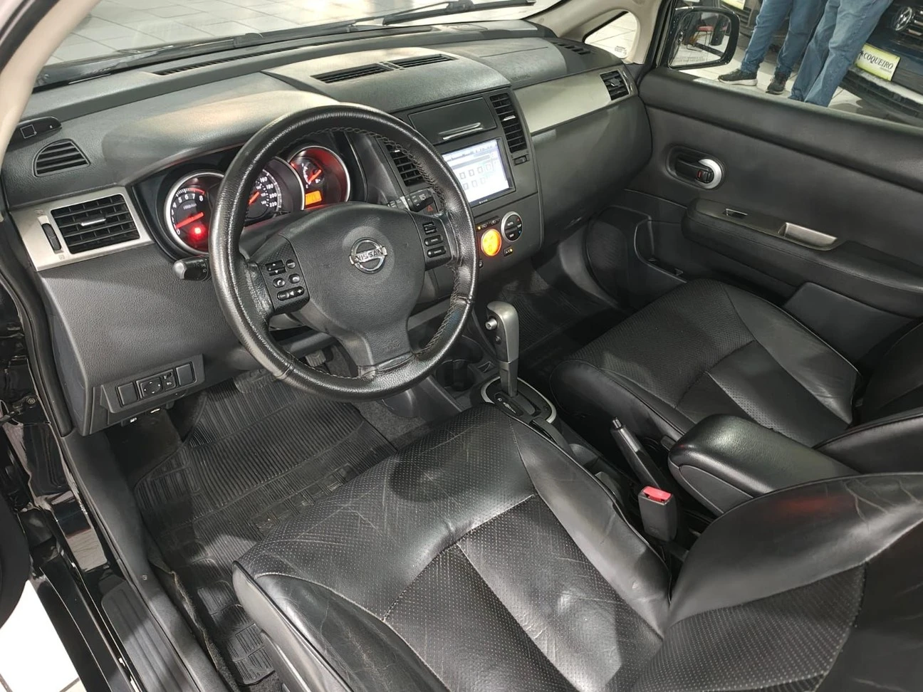 NISSAN TIIDA