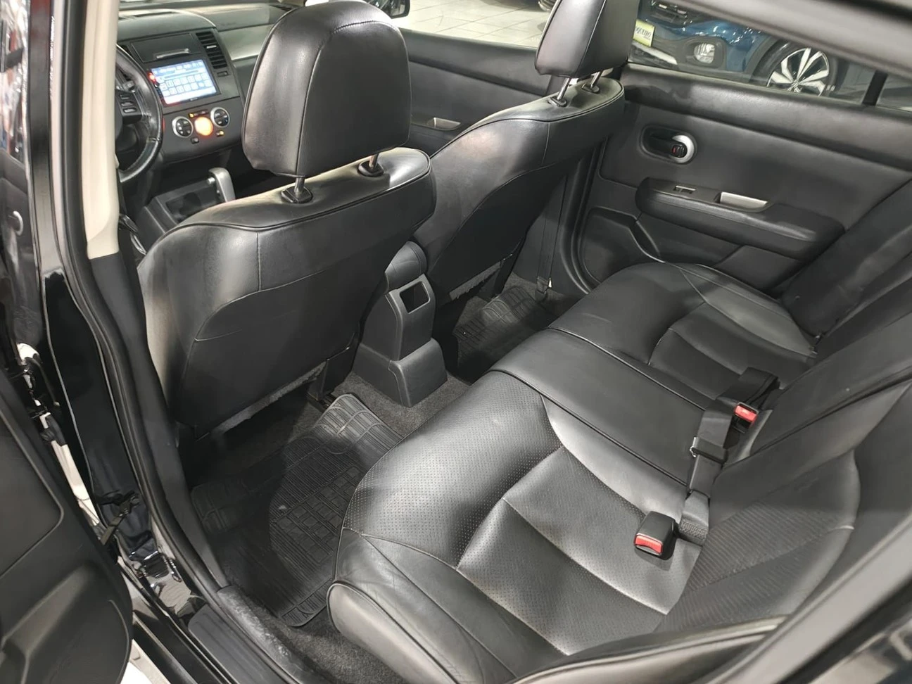 NISSAN TIIDA