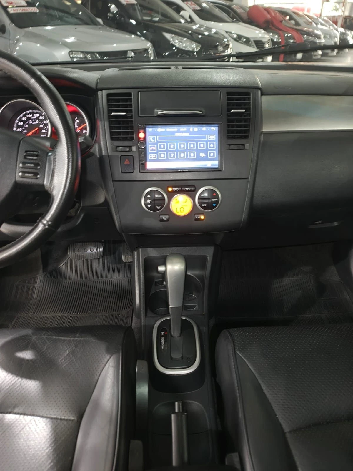 NISSAN TIIDA
