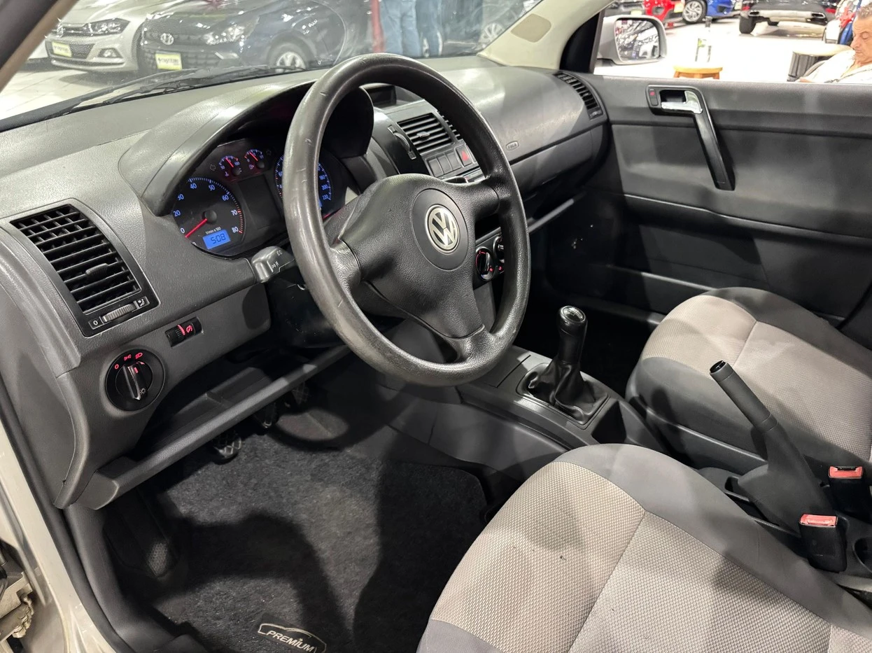 VOLKSWAGEN POLO