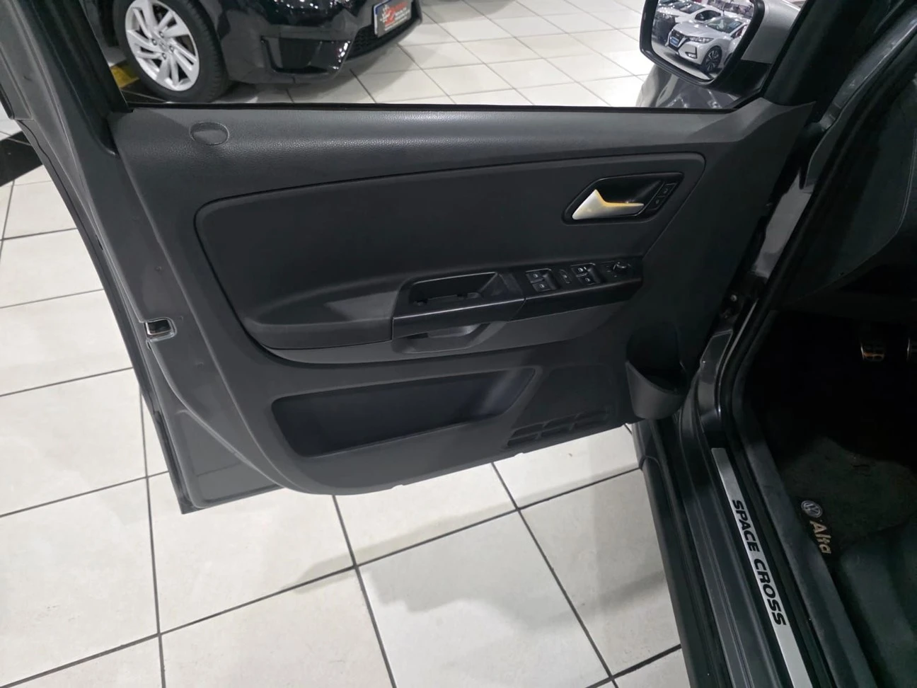 VOLKSWAGEN SPACE CROSS