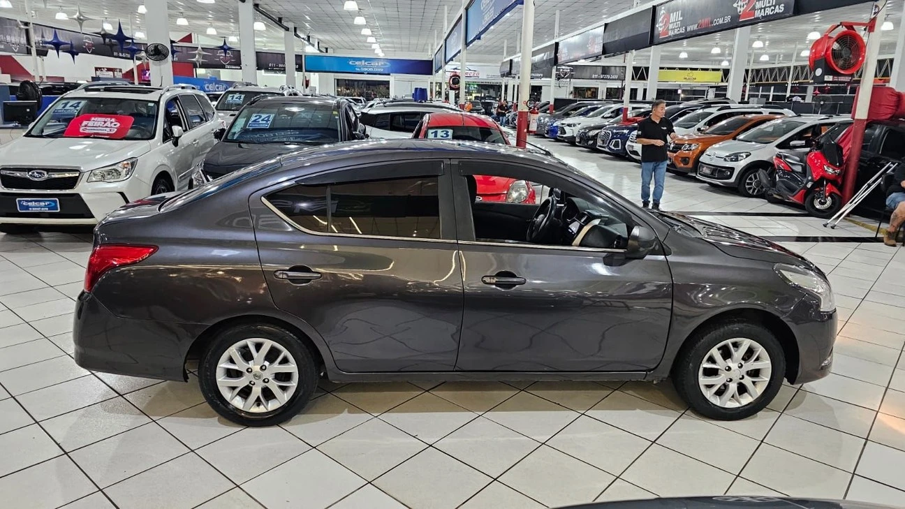 NISSAN VERSA