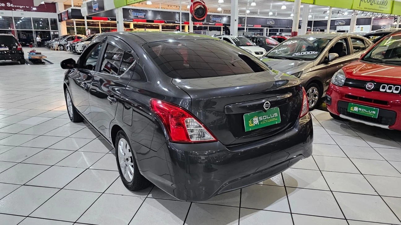 NISSAN VERSA