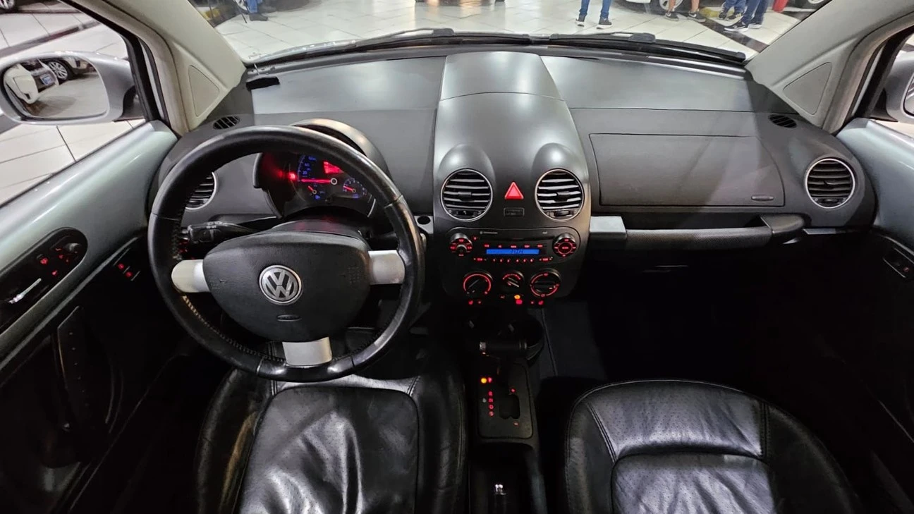 VOLKSWAGEN NEW BEETLE