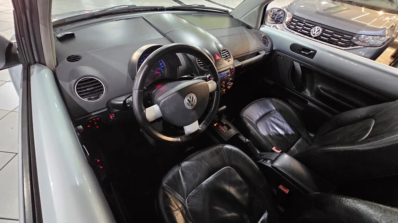 VOLKSWAGEN NEW BEETLE