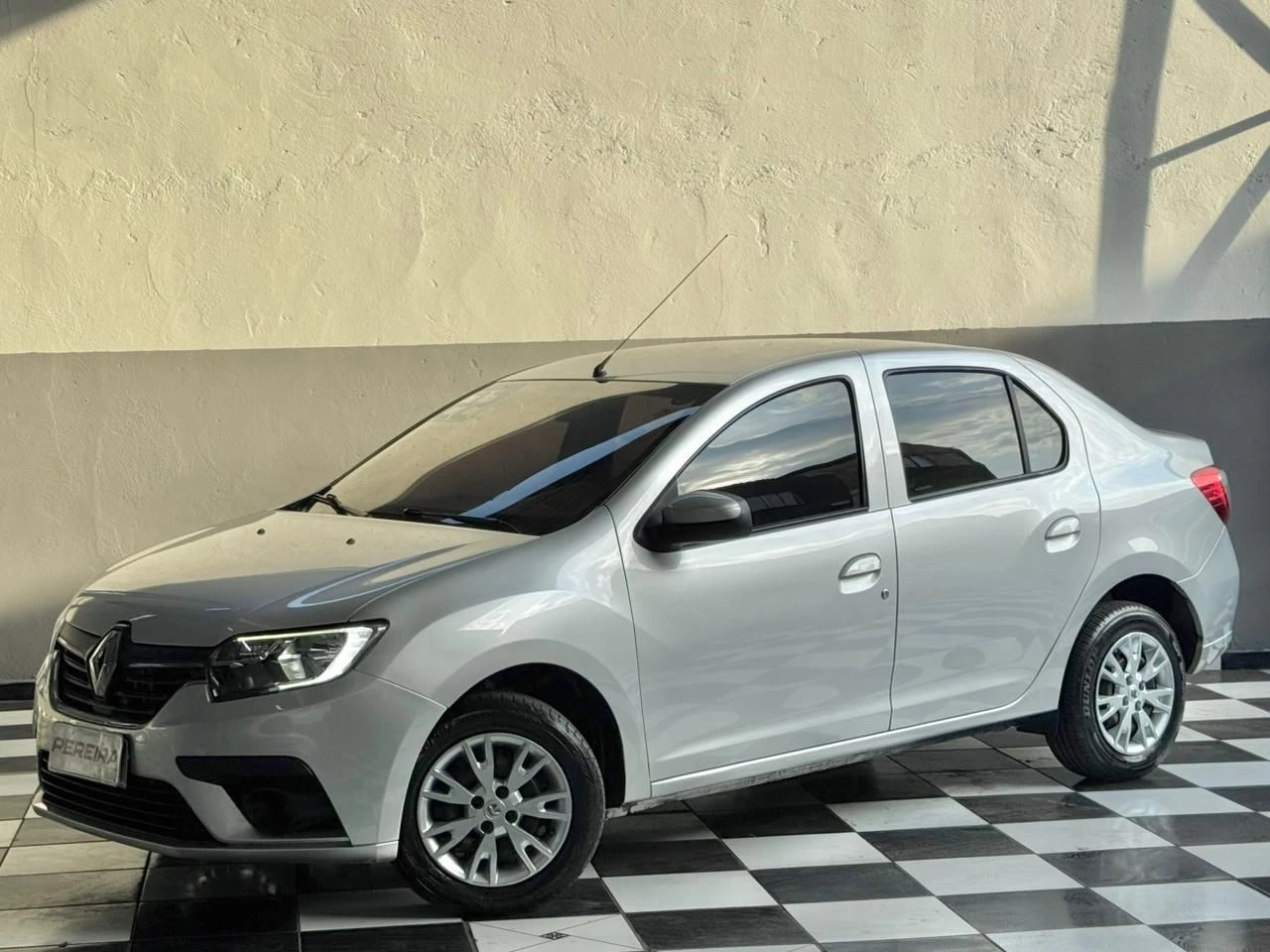 RENAULT LOGAN