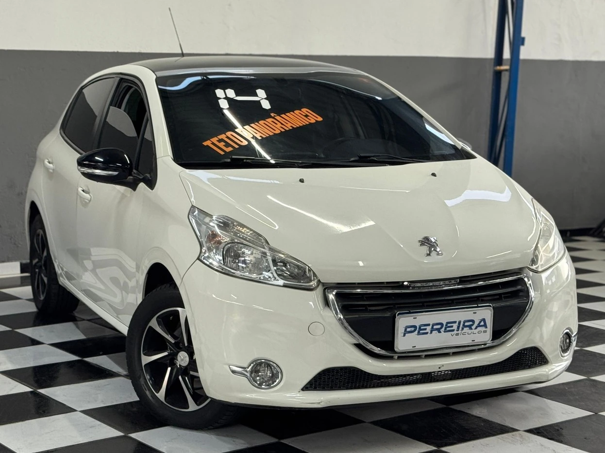 PEUGEOT 208