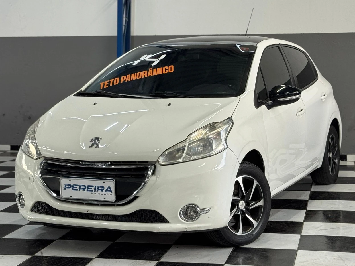 PEUGEOT 208
