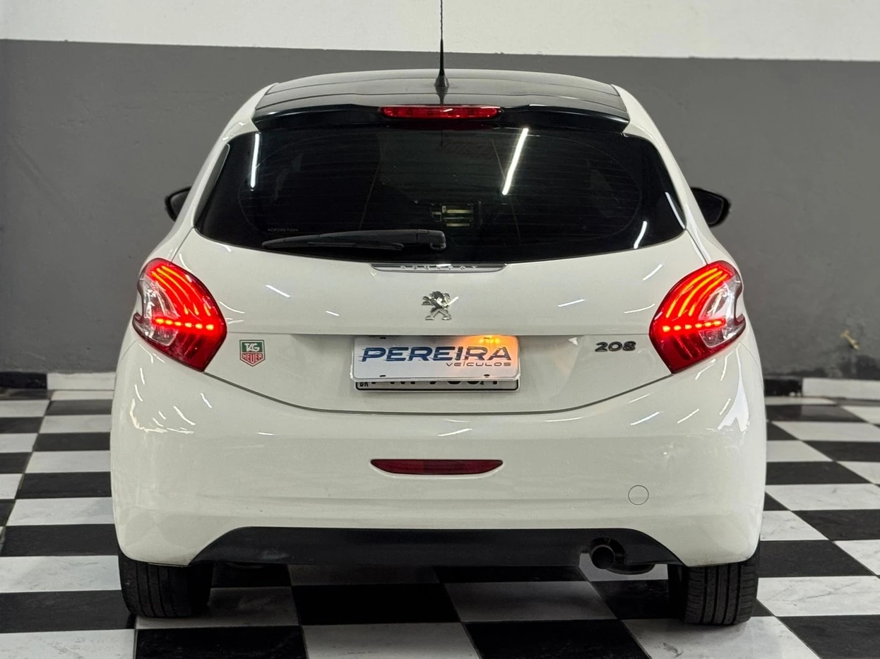 PEUGEOT 208