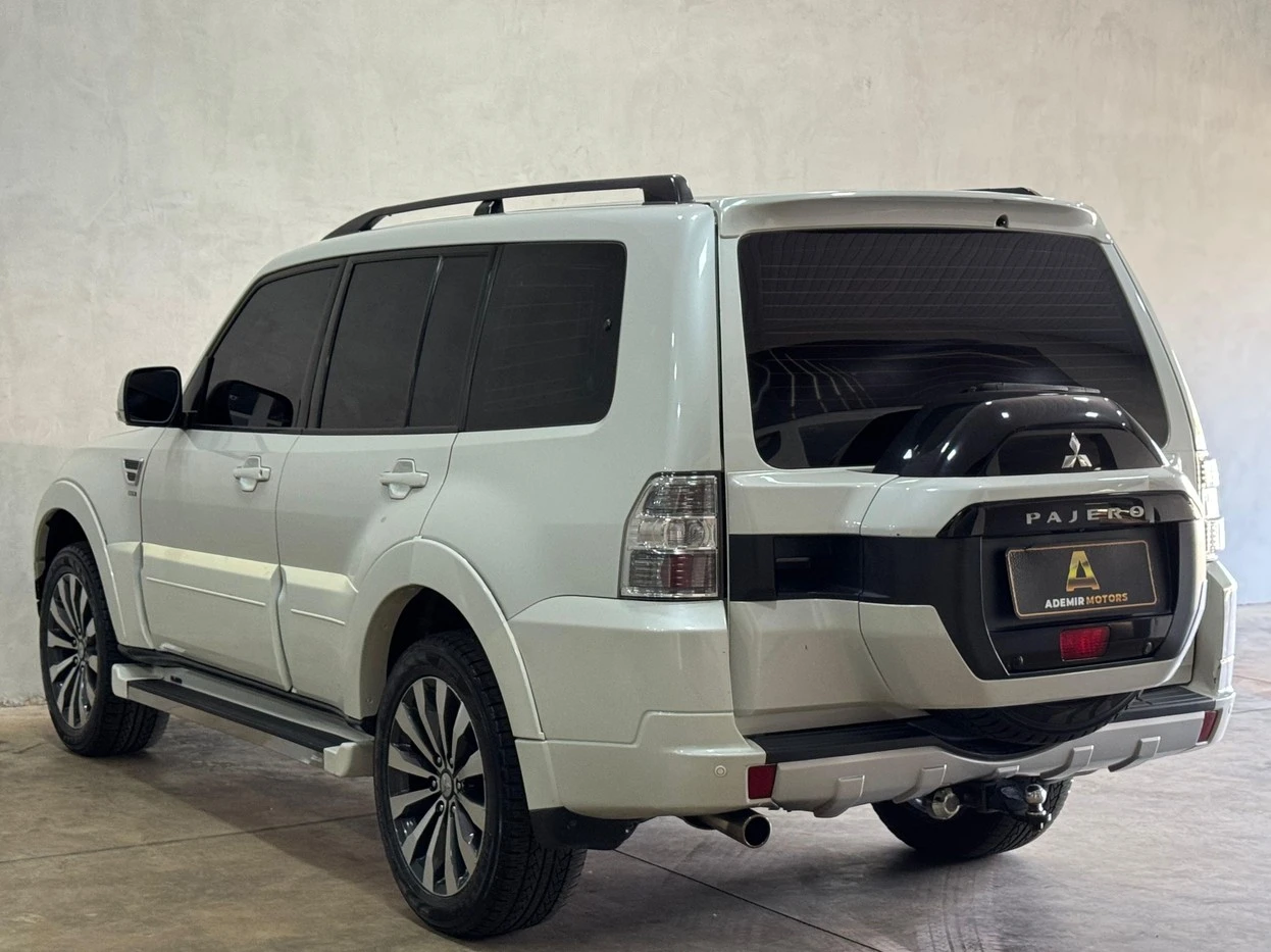 MITSUBISHI PAJERO FULL