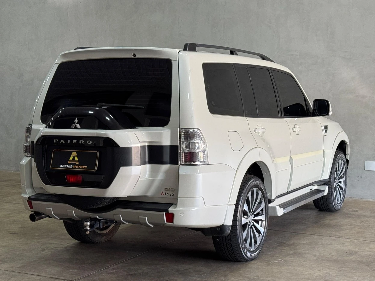MITSUBISHI PAJERO FULL
