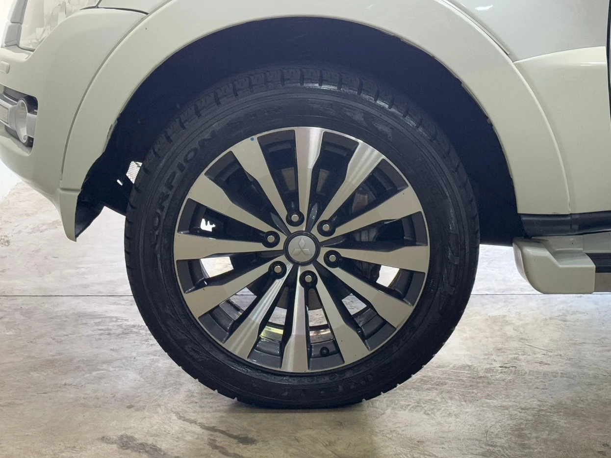MITSUBISHI PAJERO FULL
