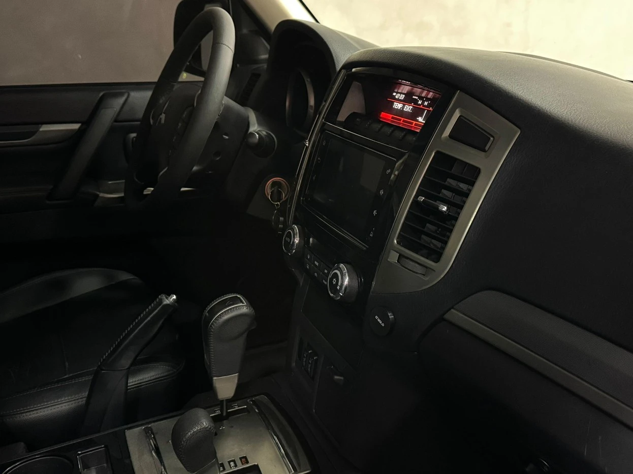 MITSUBISHI PAJERO FULL