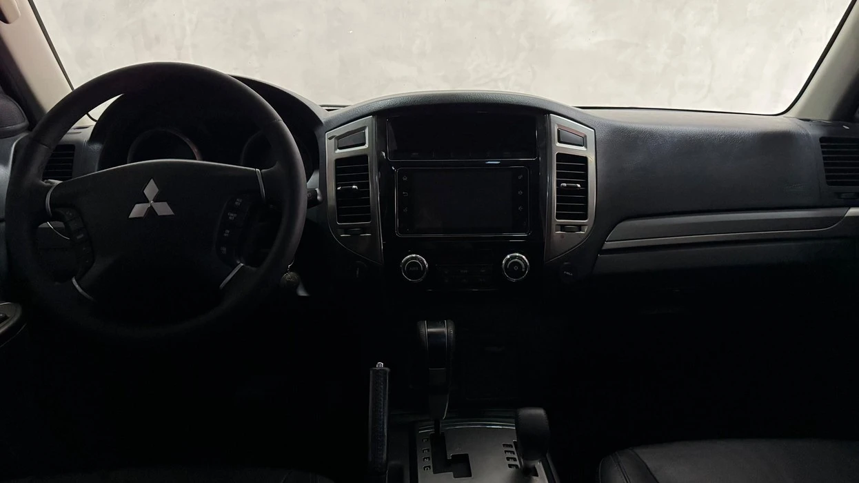 MITSUBISHI PAJERO FULL