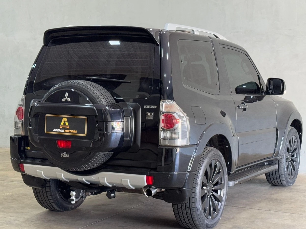 MITSUBISHI PAJERO FULL