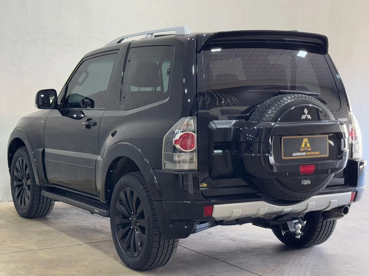 MITSUBISHI PAJERO FULL