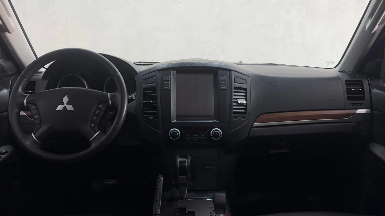 MITSUBISHI PAJERO FULL